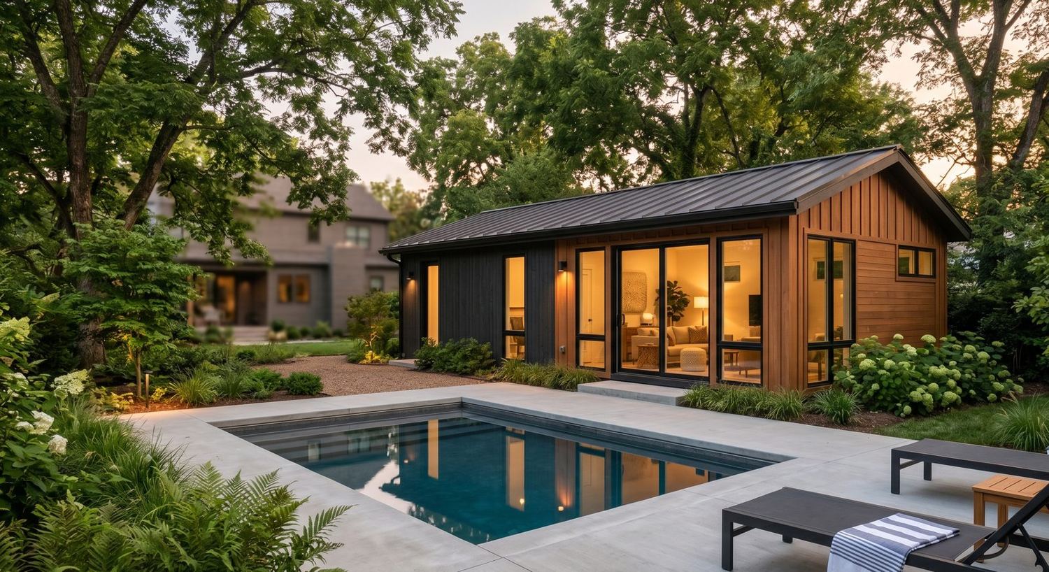 Modern Nashville backyard home with plunge pool